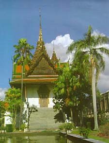 Phra-Thinang Siwalai Maha Prasat